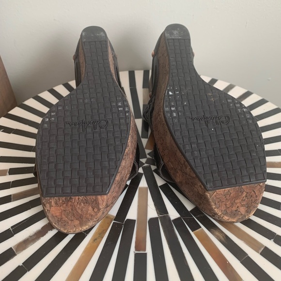 COLE HAAN wedge cork sandals with black patent straps & copper accents - Picture 5 of 7